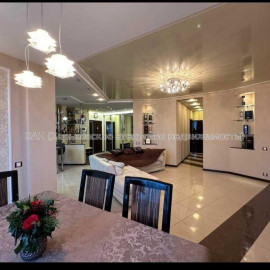 Продам квартиру, Героев Небесной сотни площ. , 3  ком., 114 м², евроремонт