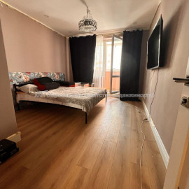 Продам квартиру, Победы просп. , 3 кім., 86 м², евроремонт