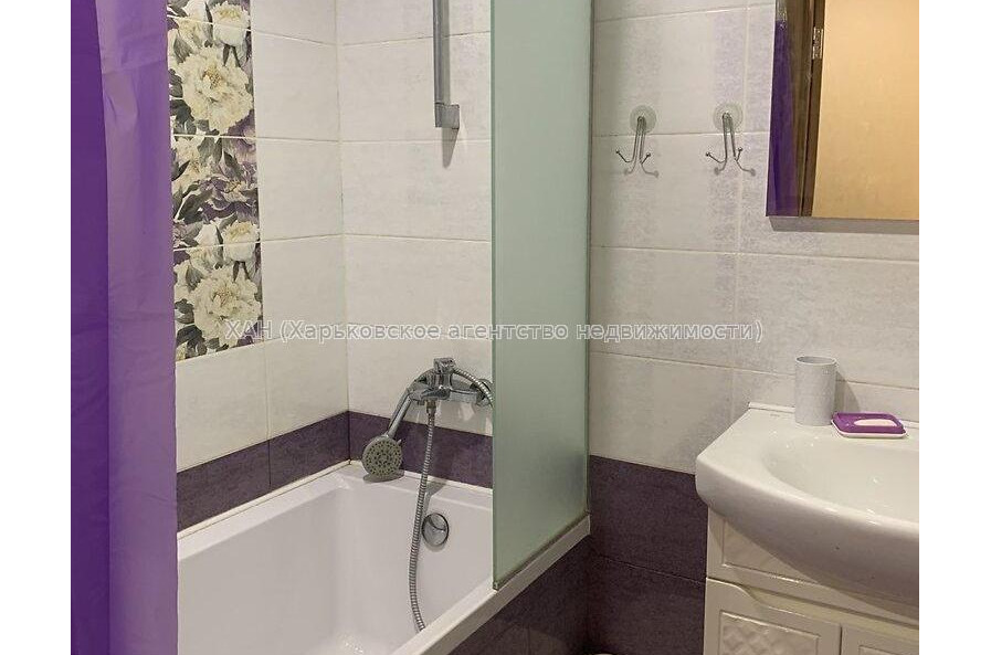 Продам квартиру, Алексеевская ул. , 4  ком., 76 м², капитальный ремонт 