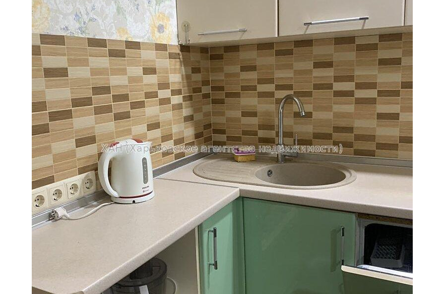 Продам квартиру, Алексеевская ул. , 4  ком., 76 м², капитальный ремонт 