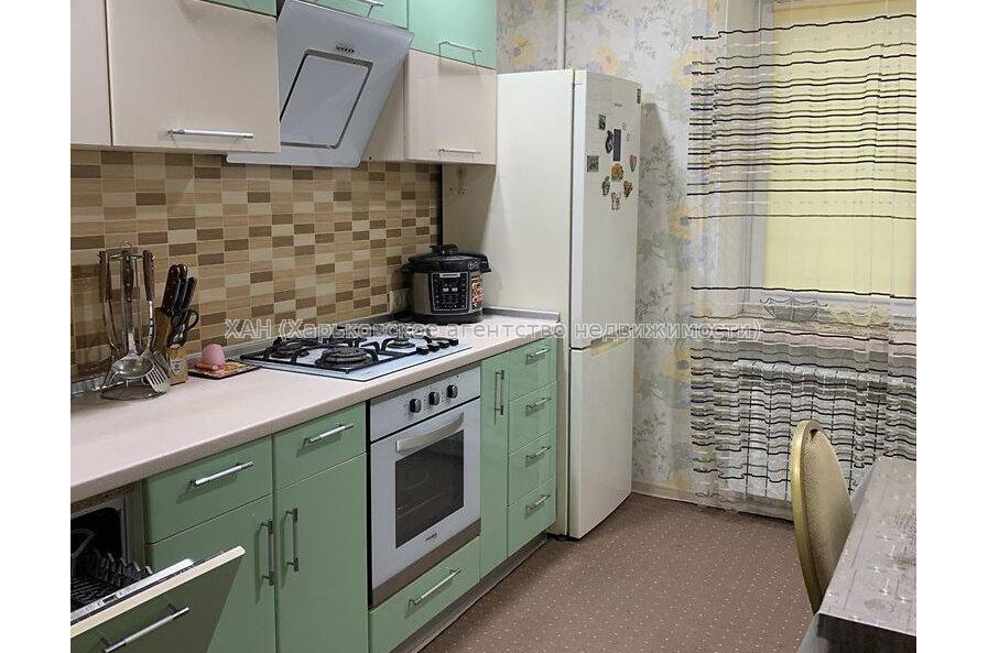 Продам квартиру, Алексеевская ул. , 4  ком., 76 м², капитальный ремонт 