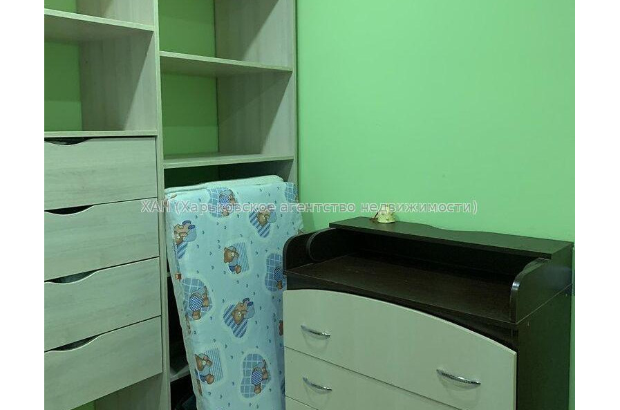 Продам квартиру, Алексеевская ул. , 4  ком., 76 м², капитальный ремонт 