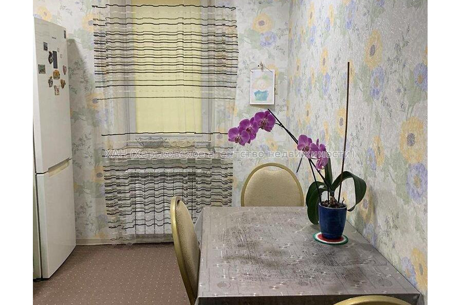 Продам квартиру, Алексеевская ул. , 4  ком., 76 м², капитальный ремонт 