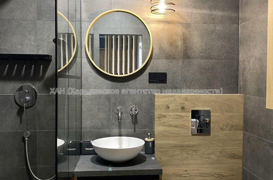 Продам квартиру, Ньютона ул. , 1 кім., 48.60 м², авторский дизайн 