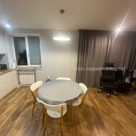 Продам квартиру, Курчатова просп. , 1 кім., 38 м², авторский дизайн