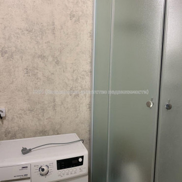 Продам квартиру, Алексеевская ул. , 1 кім., 36.50 м², косметический ремонт 