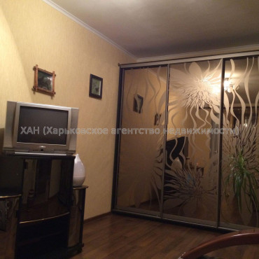 Продам квартиру, Василия Мельникова ул. , 1 кім., 32.50 м², капитальный ремонт 