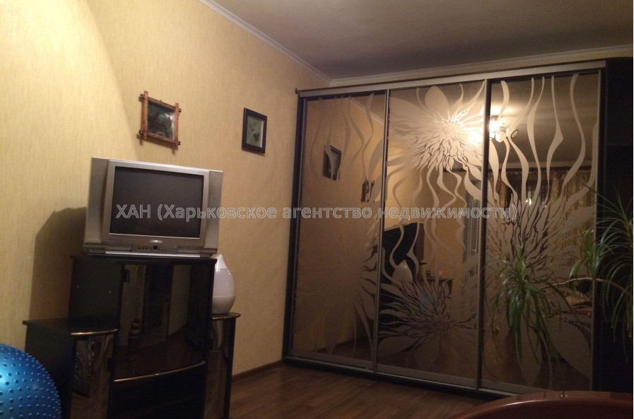 Продам квартиру, Василия Мельникова ул. , 1 кім., 32.50 м², капитальный ремонт 