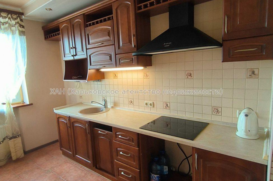 Продам квартиру, Подлесная ул. , 3 кім., 90.20 м², евроремонт 