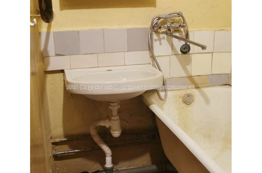 Продам квартиру, Дмитрия Коцюбайло ул. , 3  ком., 63 м², косметический ремонт 