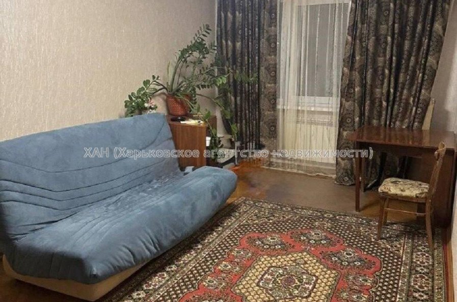 Продам квартиру, Валентиновская ул. , 3 кім., 72 м², частичный ремонт 