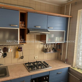 Продам квартиру, Валентиновская ул. , 3 кім., 72 м², частичный ремонт