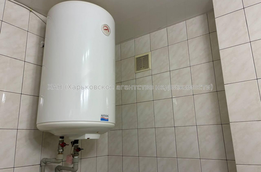 Продам квартиру, Валентиновская ул. , 3 кім., 72 м², частичный ремонт 