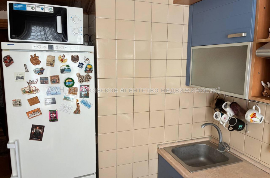 Продам квартиру, Валентиновская ул. , 3 кім., 72 м², частичный ремонт 