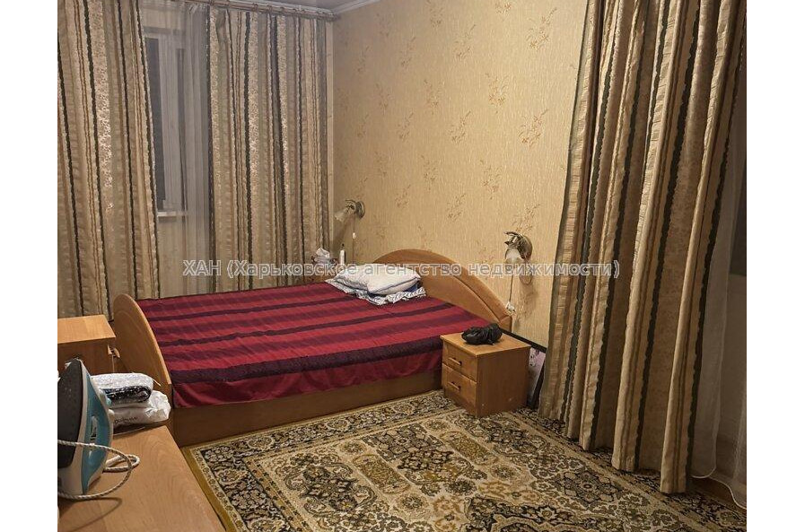 Продам квартиру, Валентиновская ул. , 3 кім., 72 м², частичный ремонт 