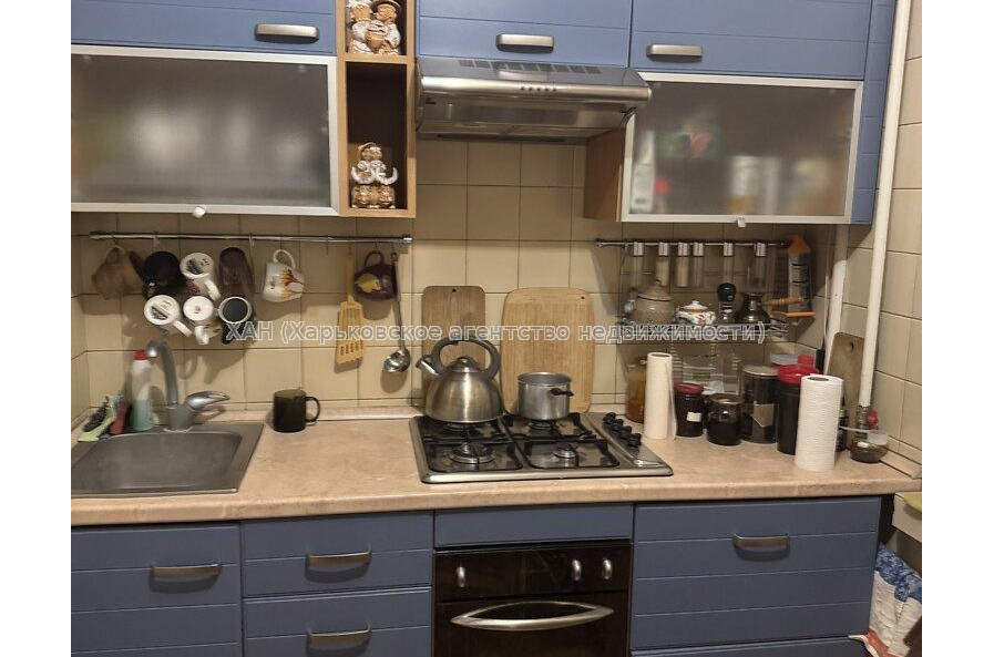 Продам квартиру, Валентиновская ул. , 3 кім., 72 м², частичный ремонт 