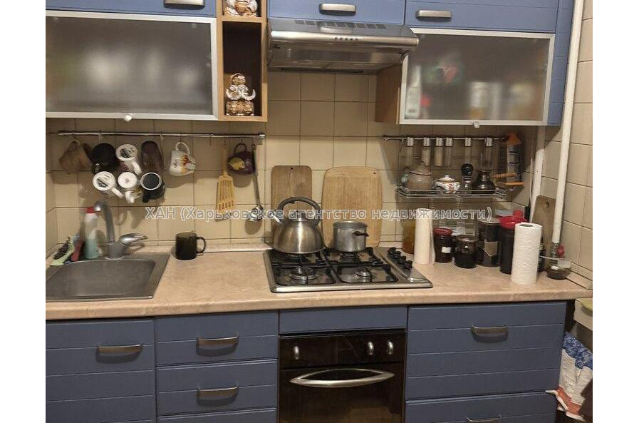 Продам квартиру, Валентиновская ул. , 3  ком., 72 м², частичный ремонт 
