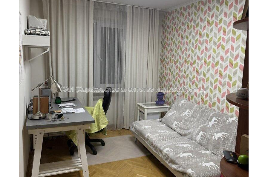 Продам квартиру, Валентиновская ул. , 3  ком., 72 м², частичный ремонт 