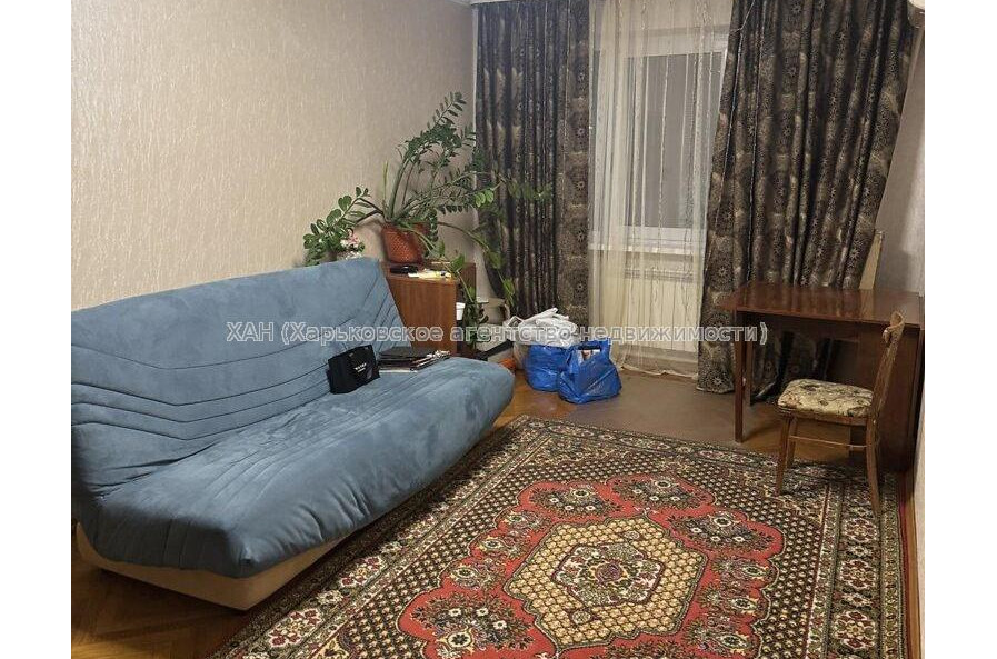 Продам квартиру, Валентиновская ул. , 3  ком., 72 м², частичный ремонт 