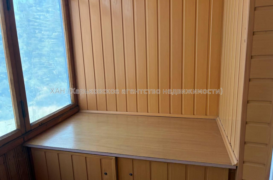 Продам квартиру, Валентиновская ул. , 3 кім., 72 м², частичный ремонт 