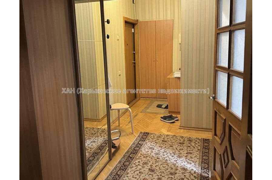 Продам квартиру, Валентиновская ул. , 3  ком., 72 м², частичный ремонт 