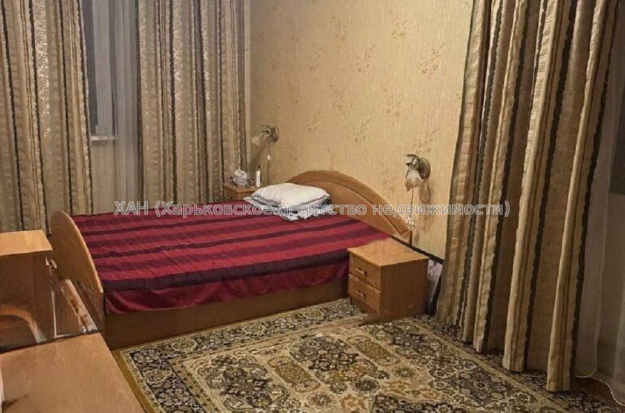 Продам квартиру, Валентиновская ул. , 3 кім., 72 м², частичный ремонт 