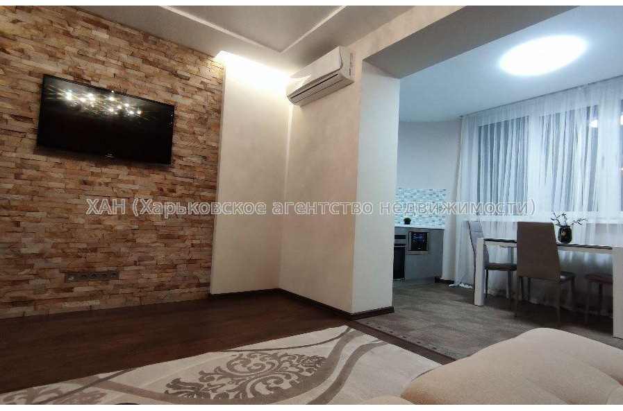 Продам квартиру, Залесская ул. , 2 кім., 60 м², евроремонт 