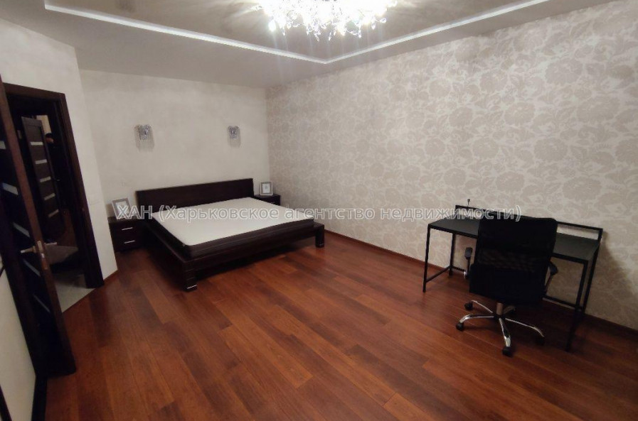 Продам квартиру, Залесская ул. , 2 кім., 60 м², евроремонт 