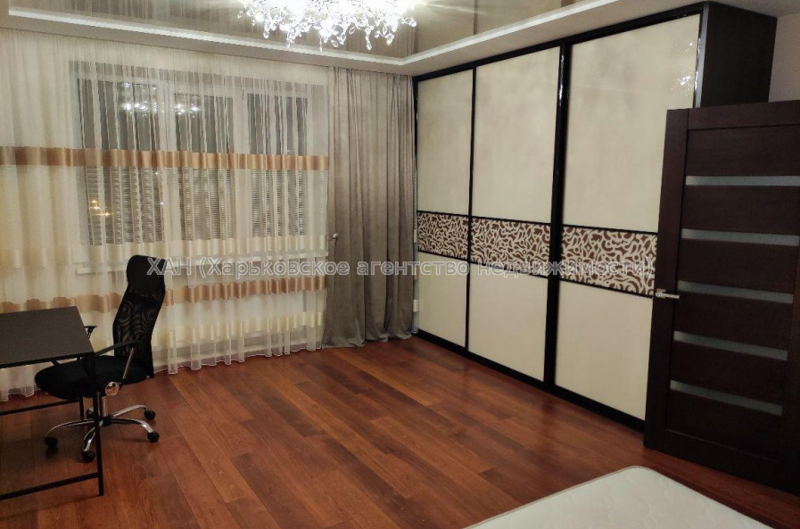 Продам квартиру, Залесская ул. , 2 кім., 60 м², евроремонт 