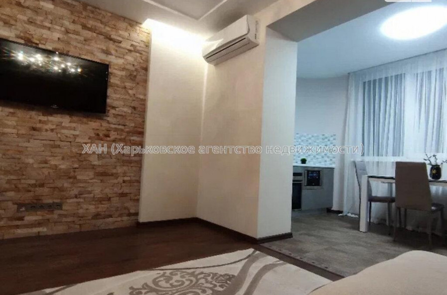 Продам квартиру, Залесская ул. , 2 кім., 60 м², евроремонт 