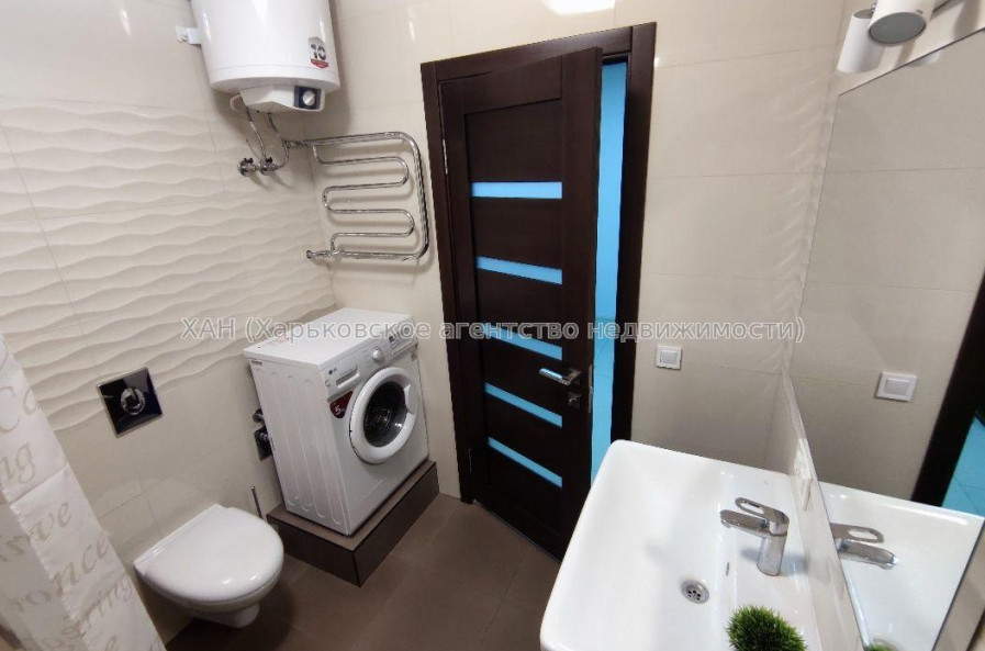 Продам квартиру, Залесская ул. , 2 кім., 60 м², евроремонт 