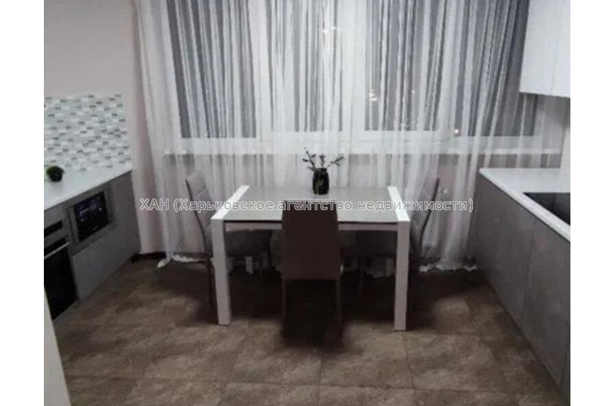 Продам квартиру, Залесская ул. , 2 кім., 60 м², евроремонт 