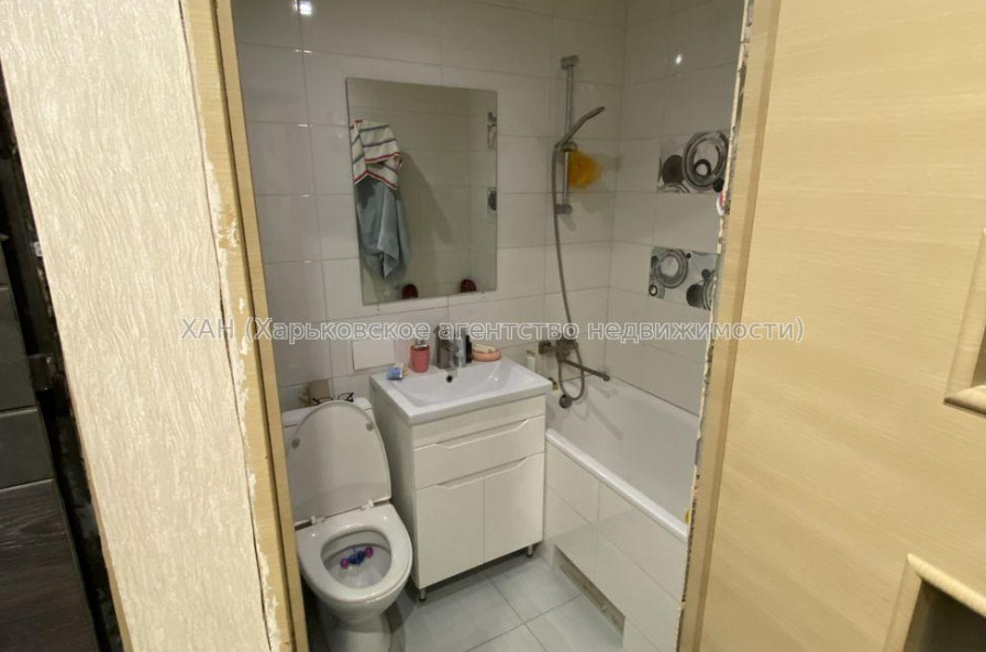 Продам квартиру, Харьковских Дивизий ул. , 1  ком., 29.70 м², частичный ремонт 