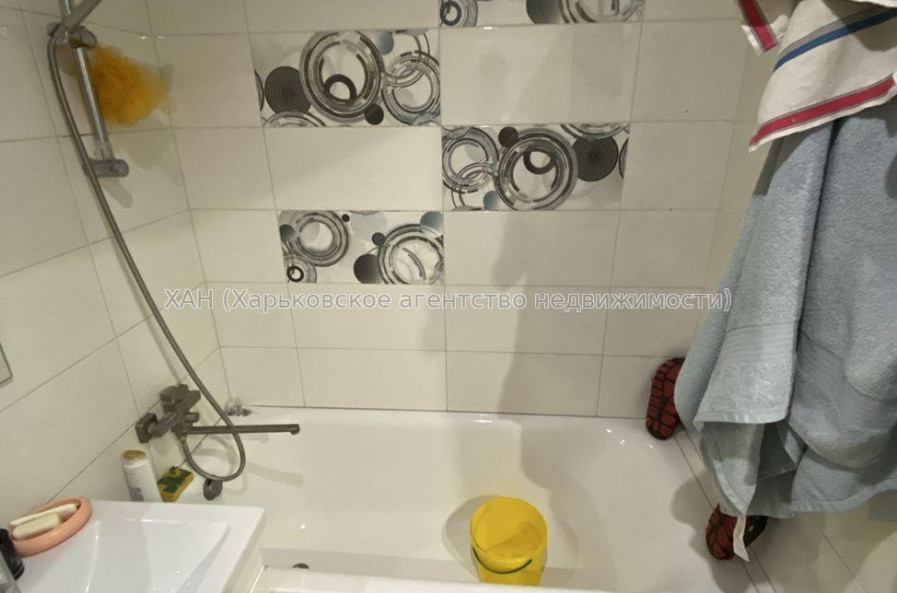 Продам квартиру, Харьковских Дивизий ул. , 1  ком., 29.70 м², частичный ремонт 