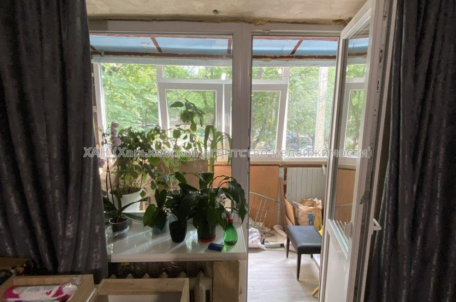 Продам квартиру, Харьковских Дивизий ул. , 1  ком., 29.70 м², частичный ремонт 