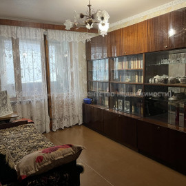 Продам квартиру, Гвардейцев Широнинцев ул. , 26 , 2 кім., 45 м², без ремонта