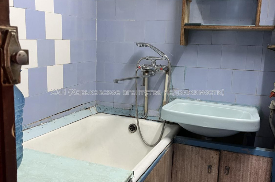 Продам квартиру, Гвардейцев Широнинцев ул. , 26 , 2 кім., 45 м², без ремонта 
