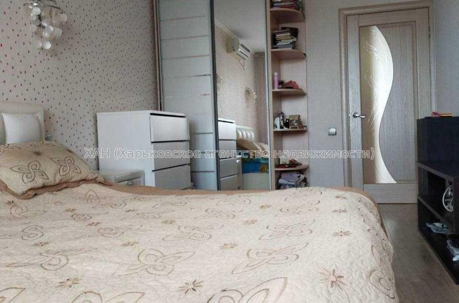 Продам квартиру, 3 кім., 65.40 м², капитальный ремонт 