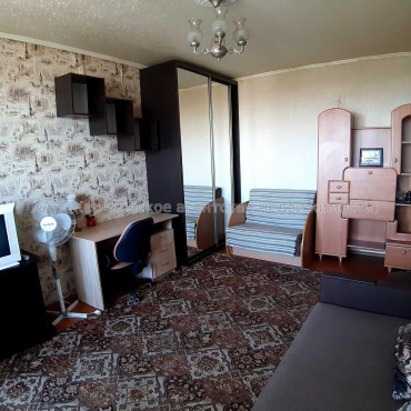 Продам квартиру, Гвардейцев Широнинцев ул. , 1 кім., 39 м², косметический ремонт 