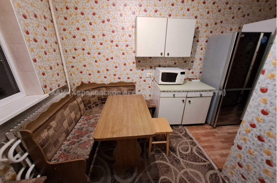 Продам квартиру, Гвардейцев Широнинцев ул. , 1 кім., 39 м², косметический ремонт 