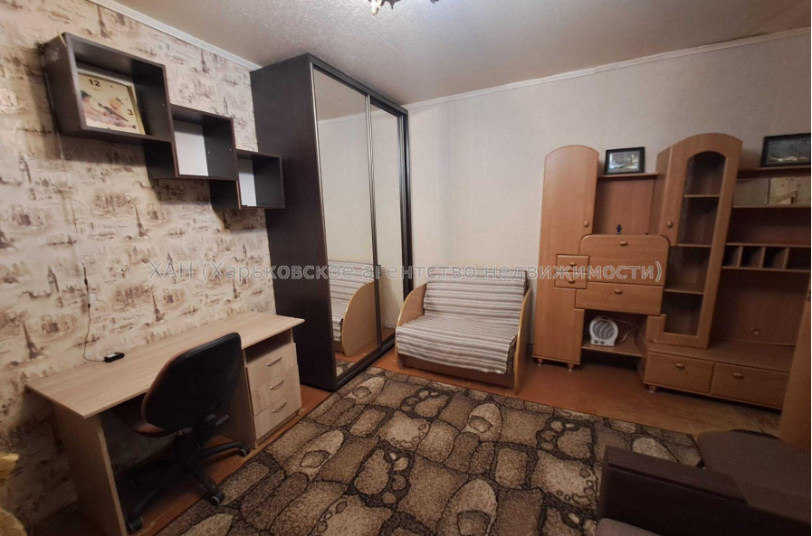 Продам квартиру, Гвардейцев Широнинцев ул. , 1 кім., 39 м², косметический ремонт 