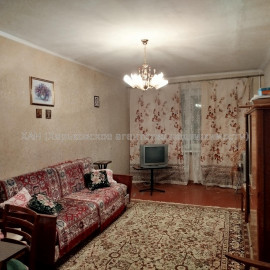 Продам квартиру, Зерновая ул. , 2 кім., 45 м², косметический ремонт