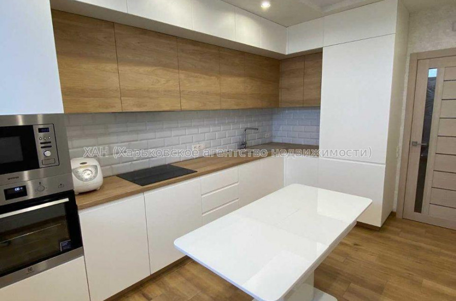 Продам квартиру, Зерновая ул. , 2 кім., 69 м², евроремонт 