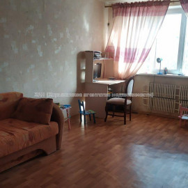 Продам квартиру, Тракторостроителей просп. , 3 кім., 70 м², косметический ремонт