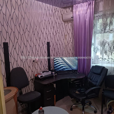 Продам квартиру, Богомольца ул. , 1 кім., 33 м², евроремонт 