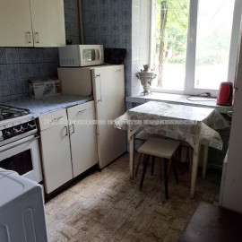 Продам квартиру, Александра Олеся ул. , 6 , 2 кім., 43 м², советский ремонт