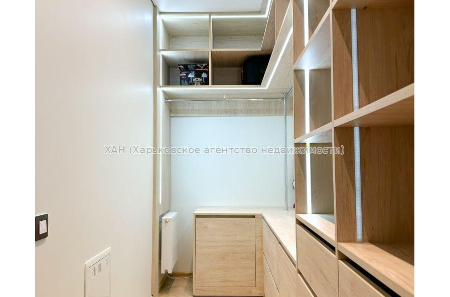 Продам квартиру, Пискуновский пер. , 4  ком., 138 м², евроремонт 
