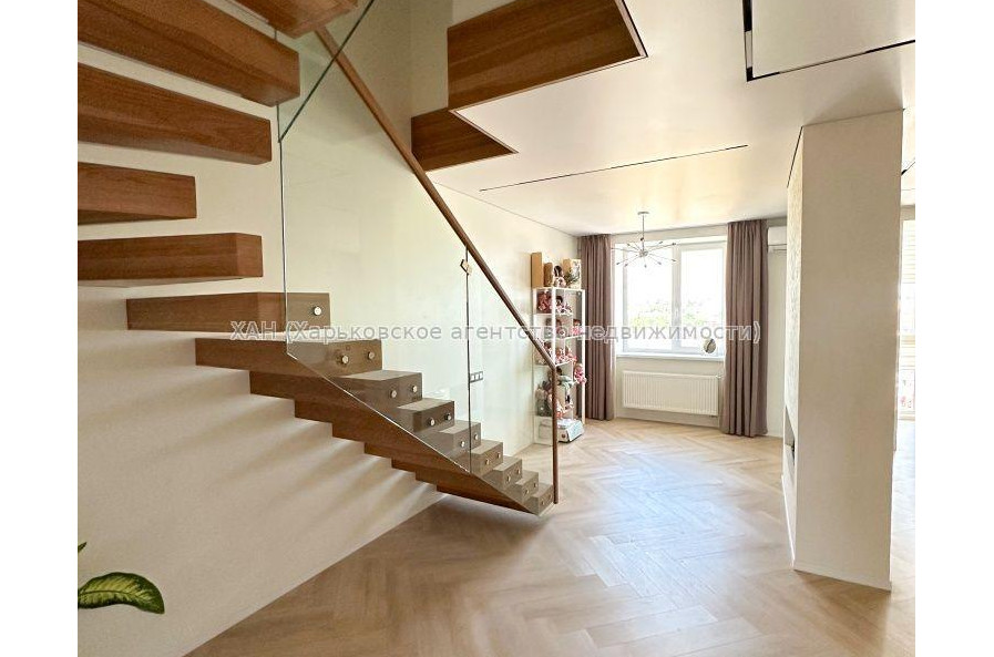 Продам квартиру, Пискуновский пер. , 4  ком., 138 м², евроремонт 
