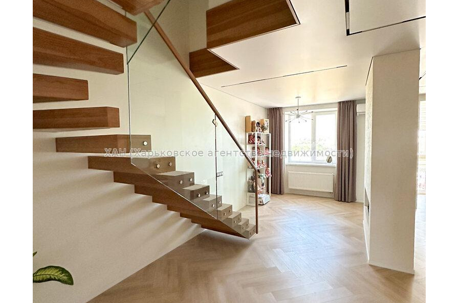 Продам квартиру, Пискуновский пер. , 4  ком., 138 м², евроремонт 