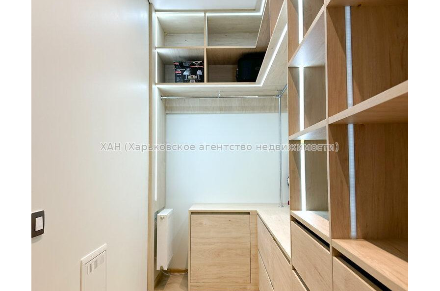 Продам квартиру, Пискуновский пер. , 4  ком., 138 м², евроремонт 